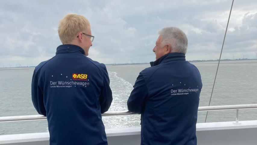 Wunscherfüller Helmut und Jonas auf der Fähre